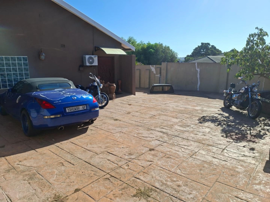 5 Bedroom Property for Sale in Protea Heights Western Cape
